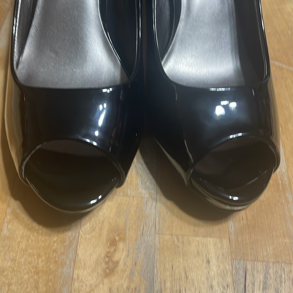 NIB Bandalino Rainaa peep toe patent leather pumps - Picture 3 of 6